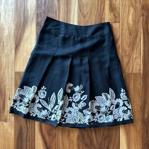 Geoffrey Beene Black and Off White floral Skirt size 4